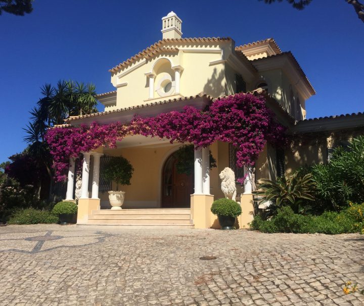 Image of Villa Madalena, located in Quinta do Lago, Algarve. It's the best house for holidays. Imagem da Villa Madalena, localizada na Quinta do Lago, Algarve. É a melhor casa de férias.